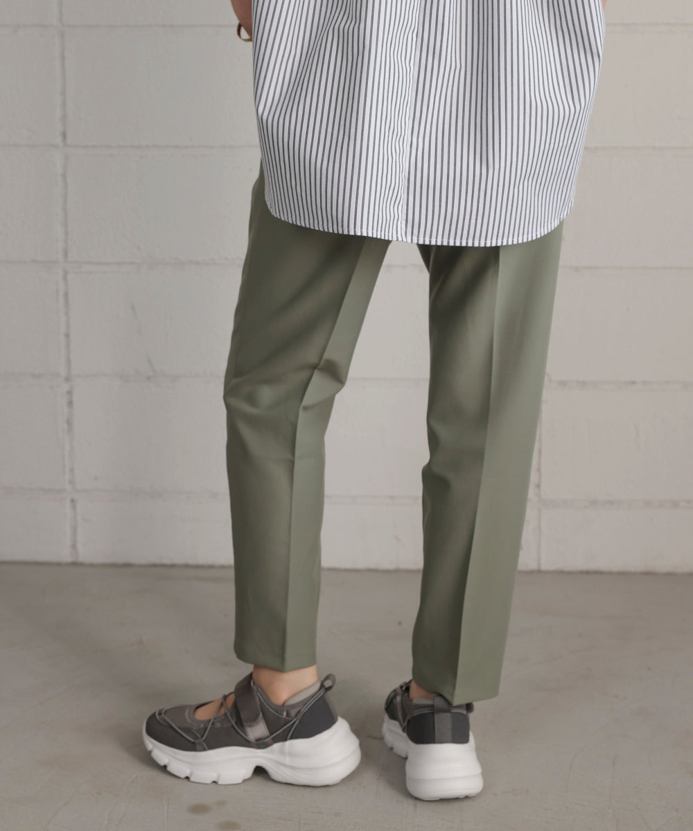 【WEB限定】スラっとテーパードパンツ