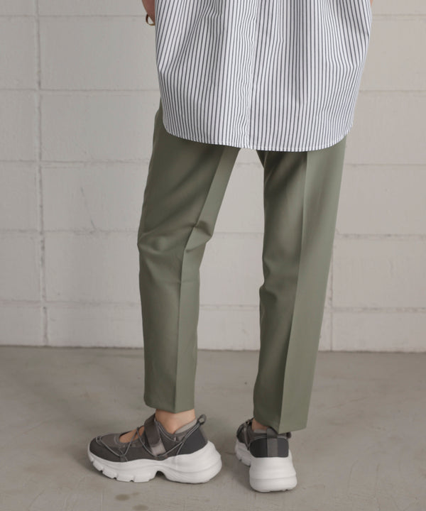 【WEB限定】スラっとテーパードパンツ