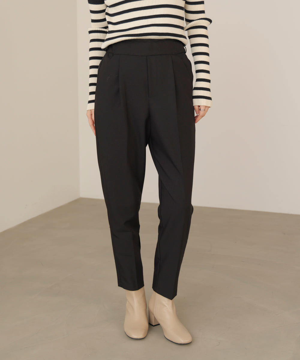 【WEB限定】スラっとテーパードパンツ