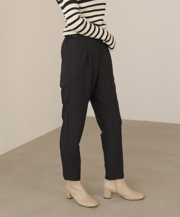 【WEB限定】スラっとテーパードパンツ