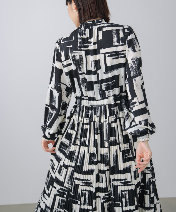 ブロック柄プリーツワンピース