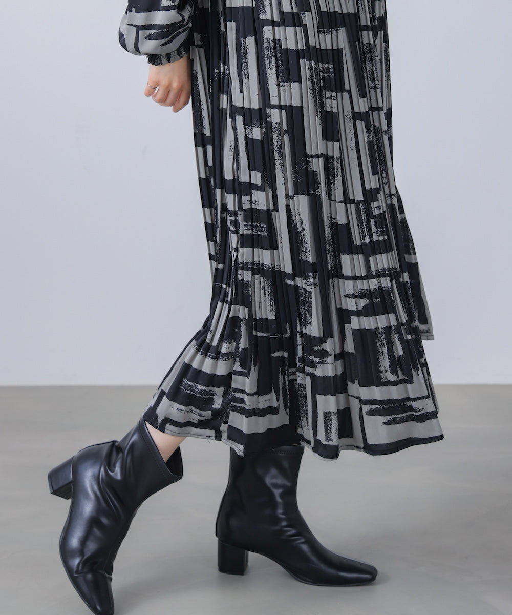 ブロック柄プリーツワンピース