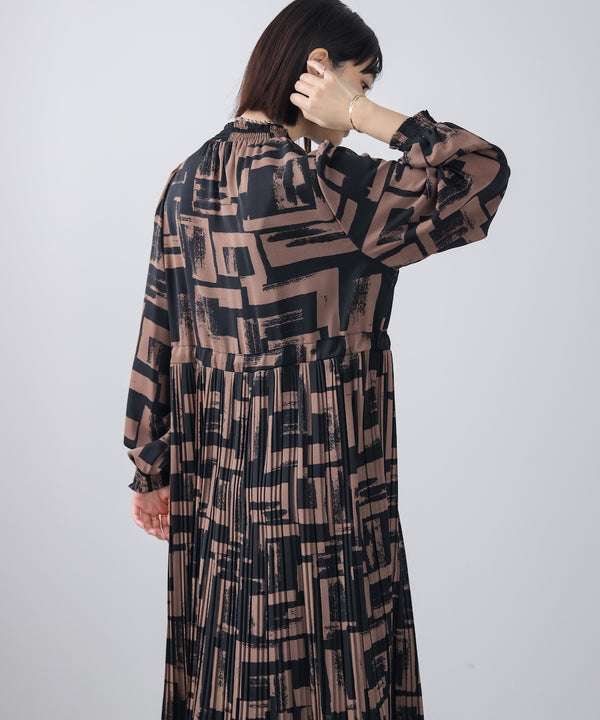 ブロック柄プリーツワンピース