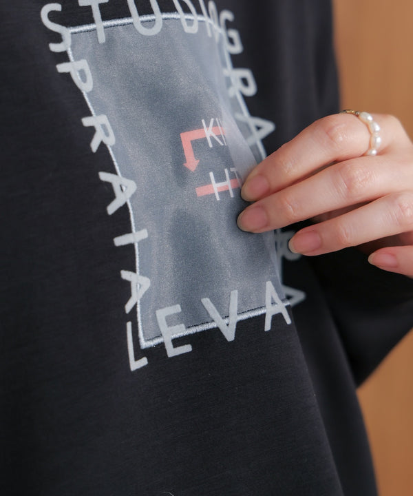 刺繍プリントプルオーバー