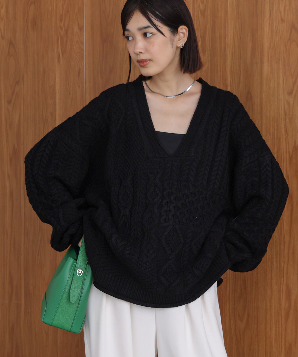 WEB限定】ケーブルVニットセーター