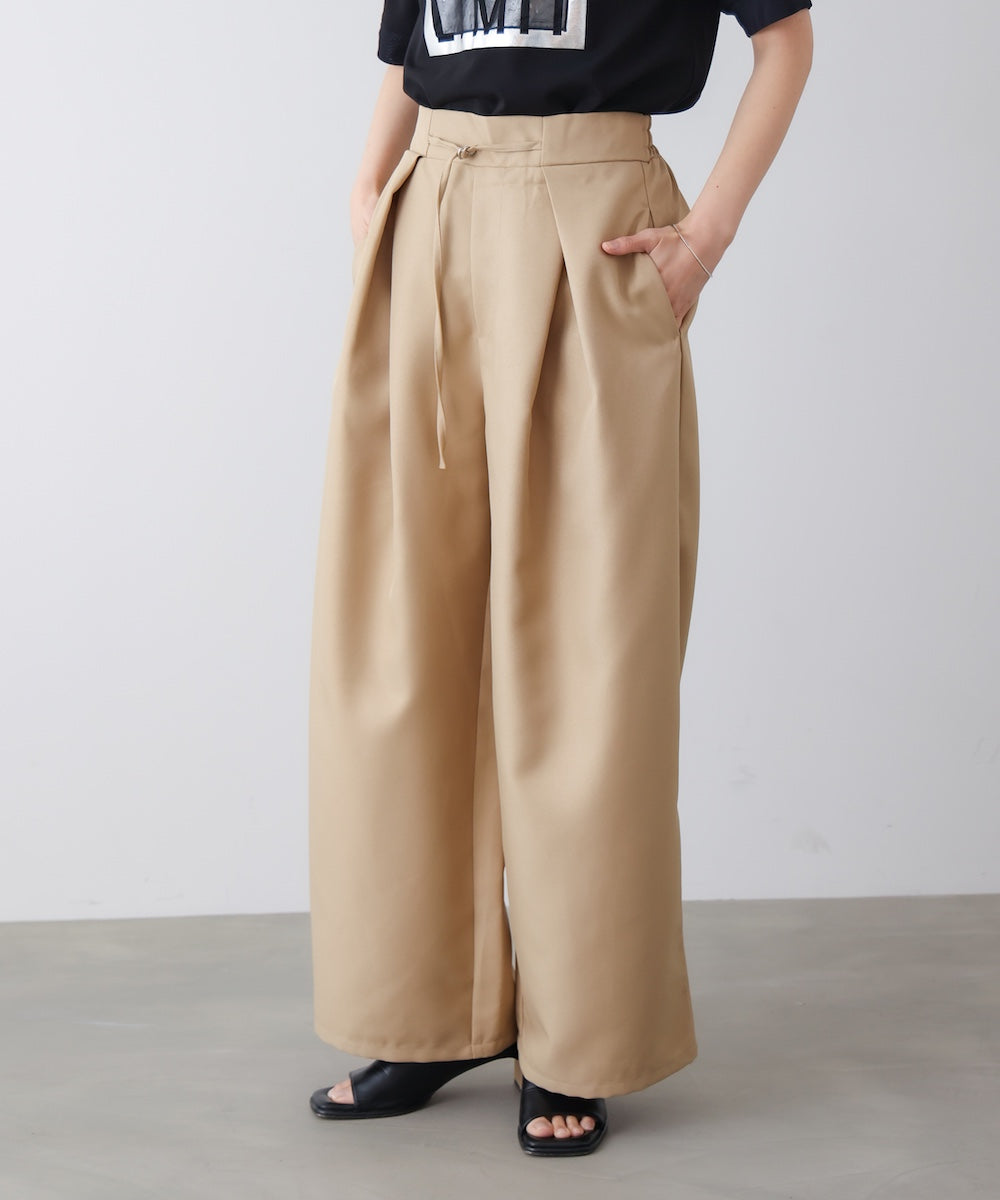スレンダーベルトワイドパンツ
