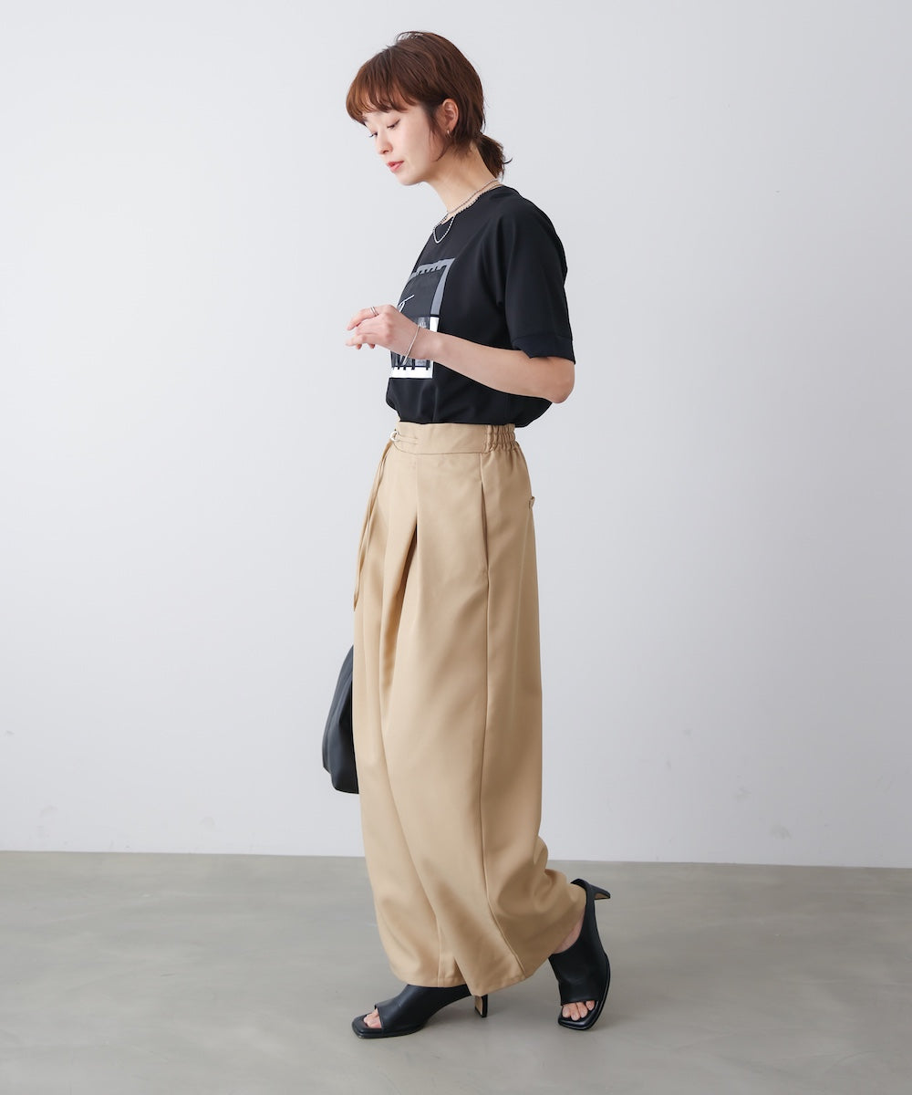 スレンダーベルトワイドパンツ