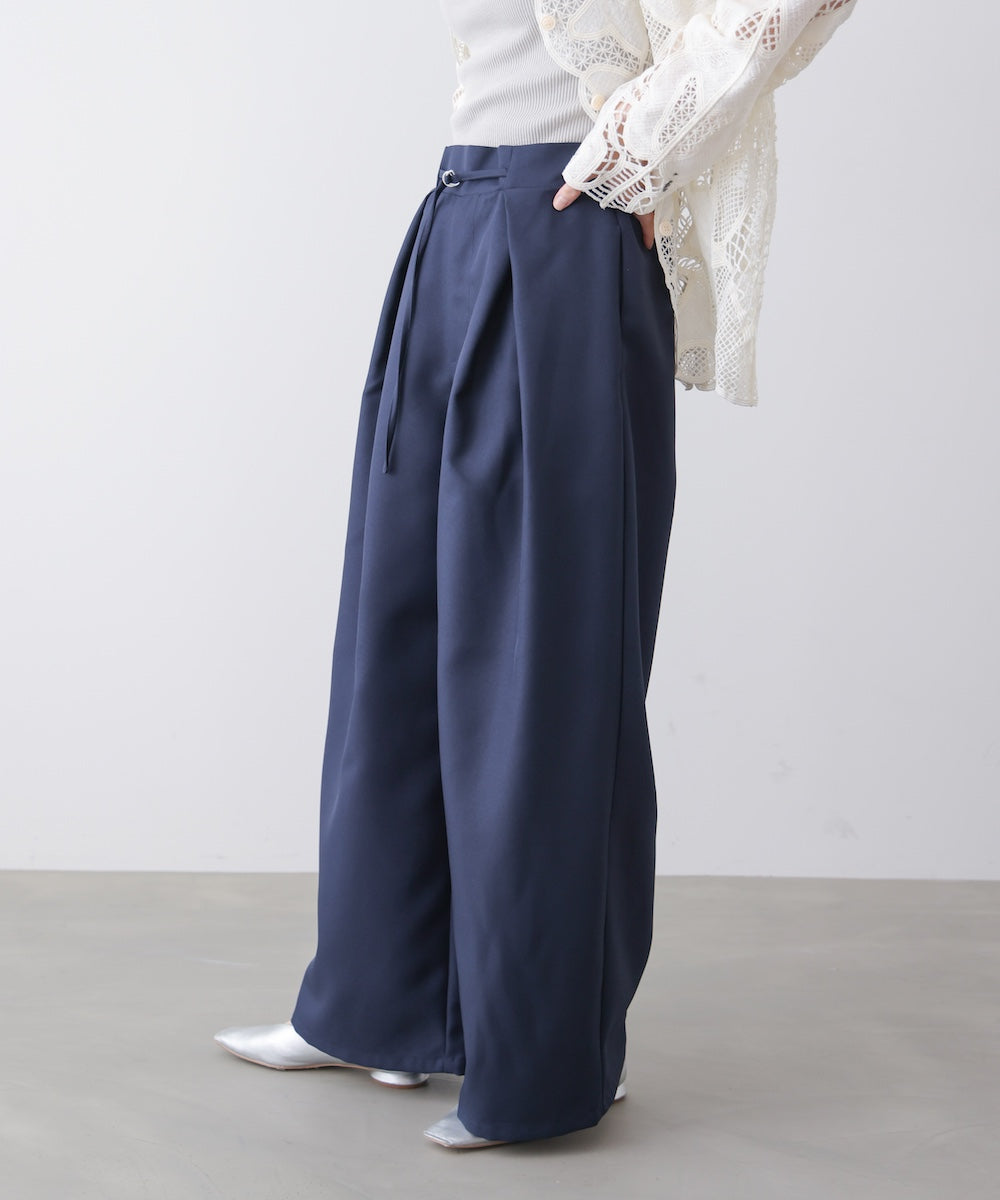 スレンダーベルトワイドパンツ