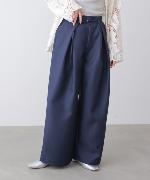 スレンダーベルトワイドパンツ