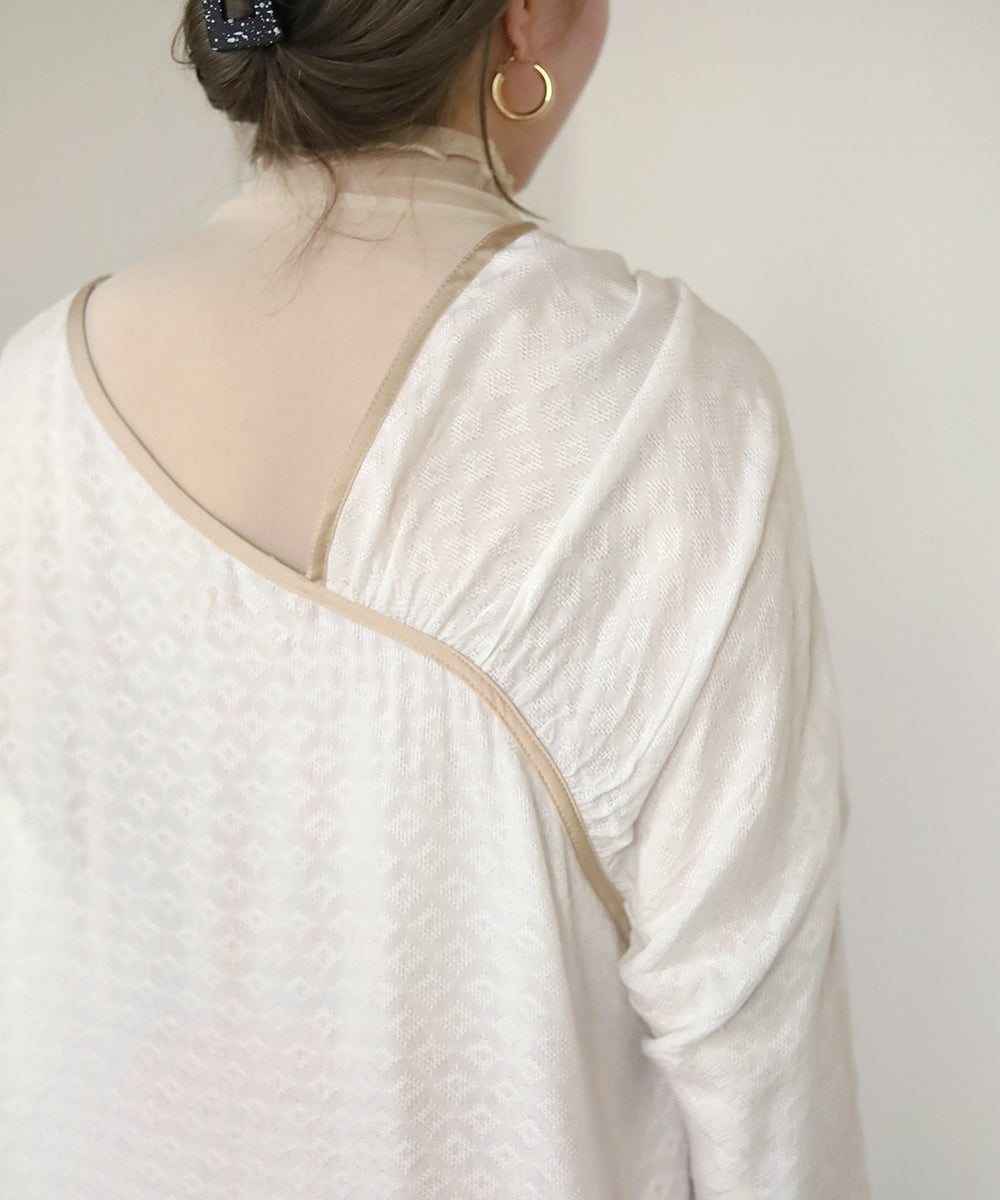 イレヘムジャガードブラウス