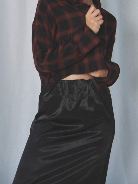 SATIN SEMI-FLARE SKIRT(ｻﾃﾝｾﾐﾌﾚｱｽｶｰﾄ)