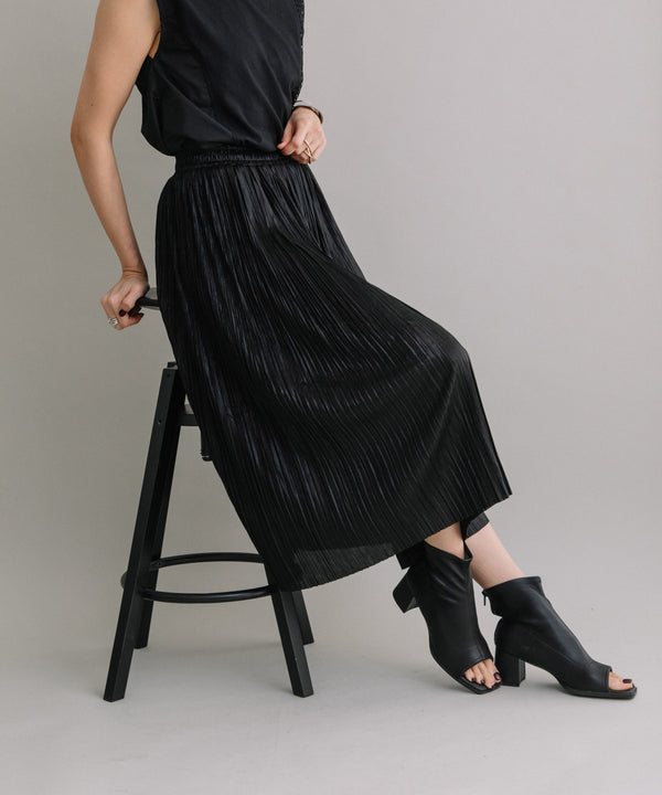 SHINY PLEATED SKIRT
