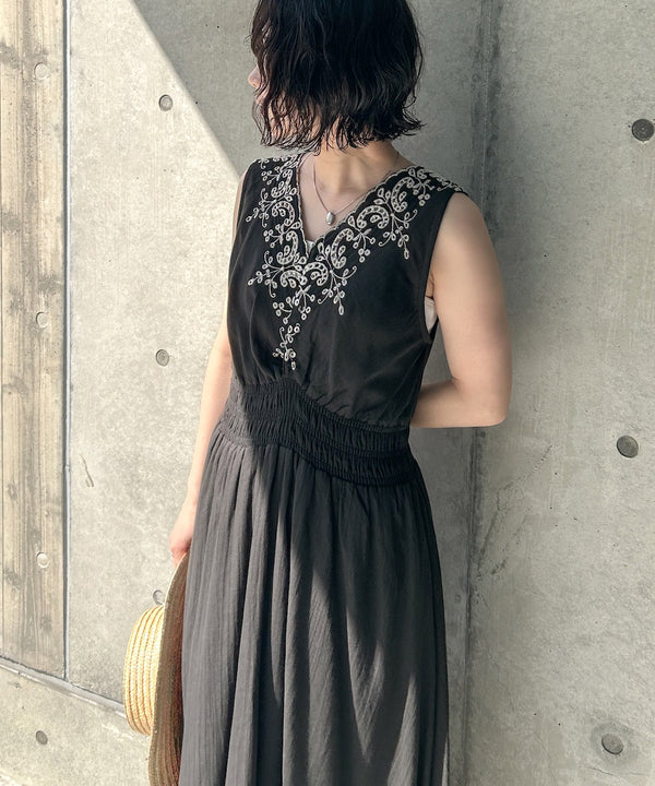 スカラップ刺繍ウエストギャザーワンピース
