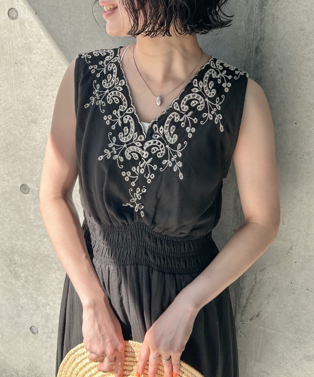 スカラップ刺繍ウエストギャザーワンピース