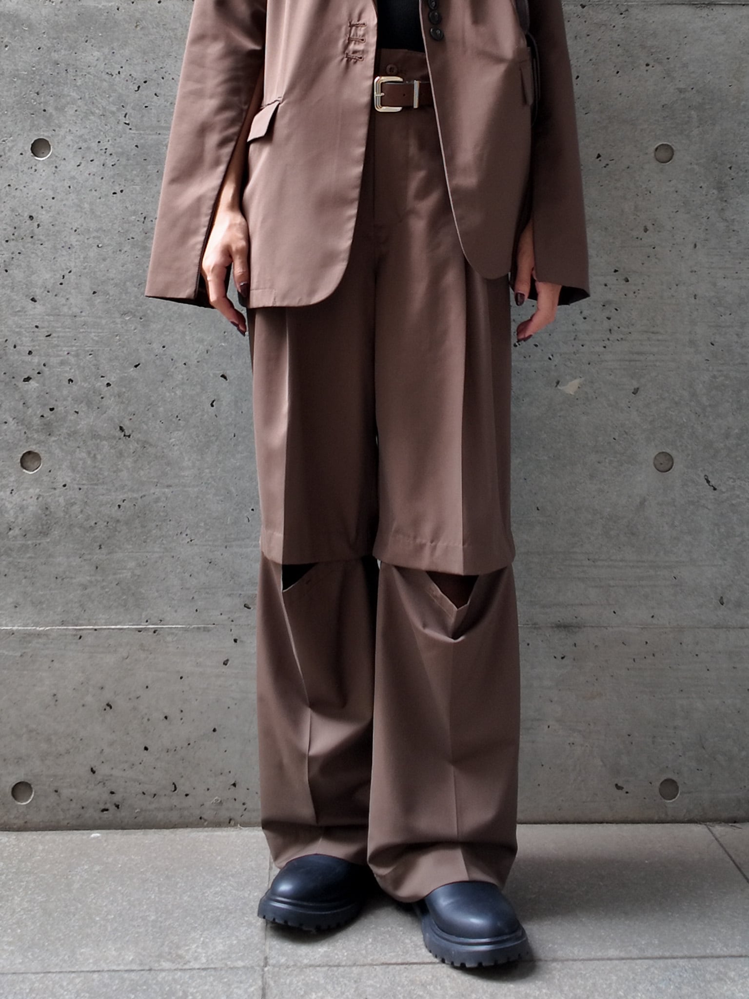 3WAY CUTOUT TROUSERS(ｽﾘｰｳｪｲｶｯﾄｱｳﾄﾄﾗｳｻﾞｰ)