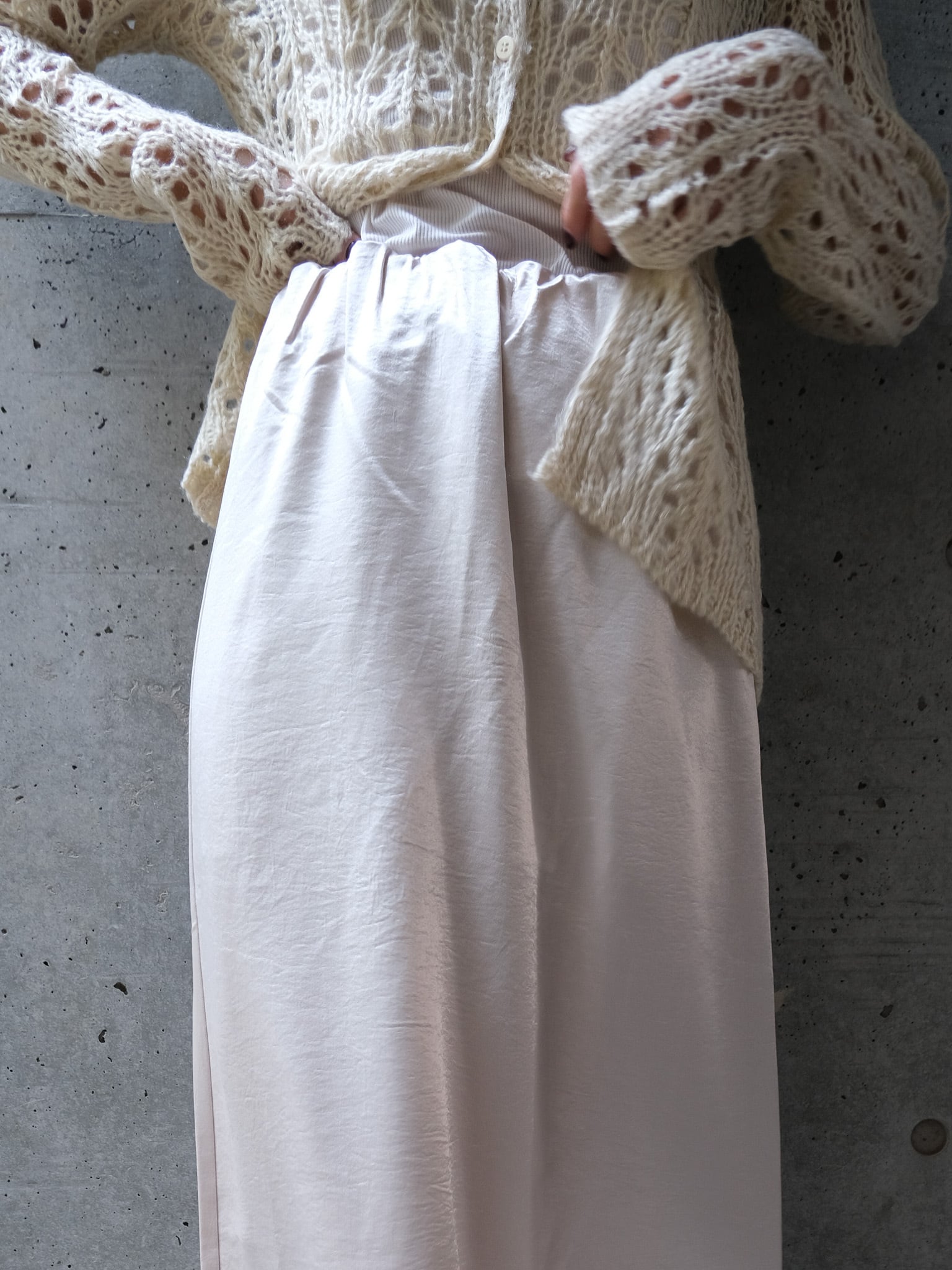 SATIN SEMI-FLARE SKIRT(ｻﾃﾝｾﾐﾌﾚｱｽｶｰﾄ)