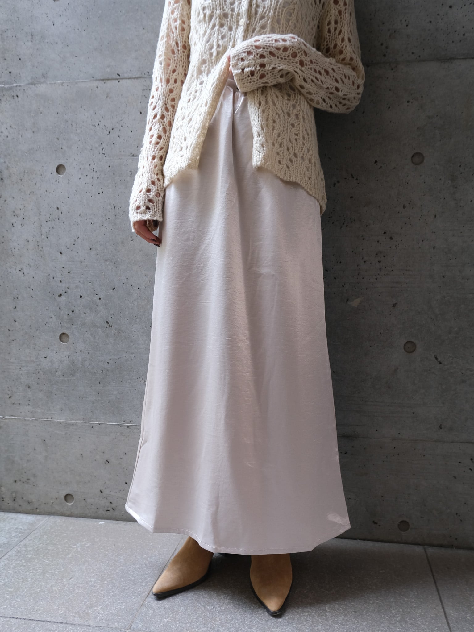SATIN SEMI-FLARE SKIRT(ｻﾃﾝｾﾐﾌﾚｱｽｶｰﾄ)