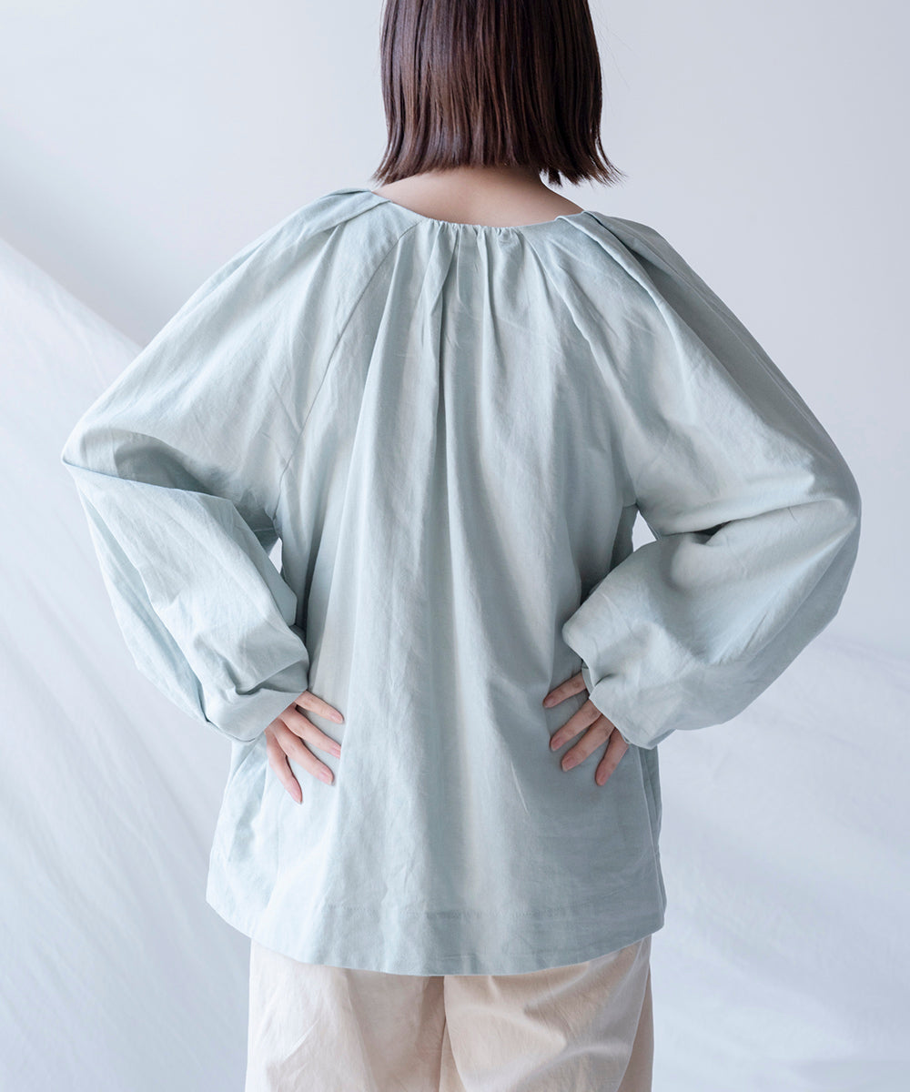 刺繍ショルダータックブラウス
