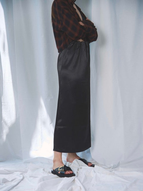 SATIN SEMI-FLARE SKIRT(ｻﾃﾝｾﾐﾌﾚｱｽｶｰﾄ)