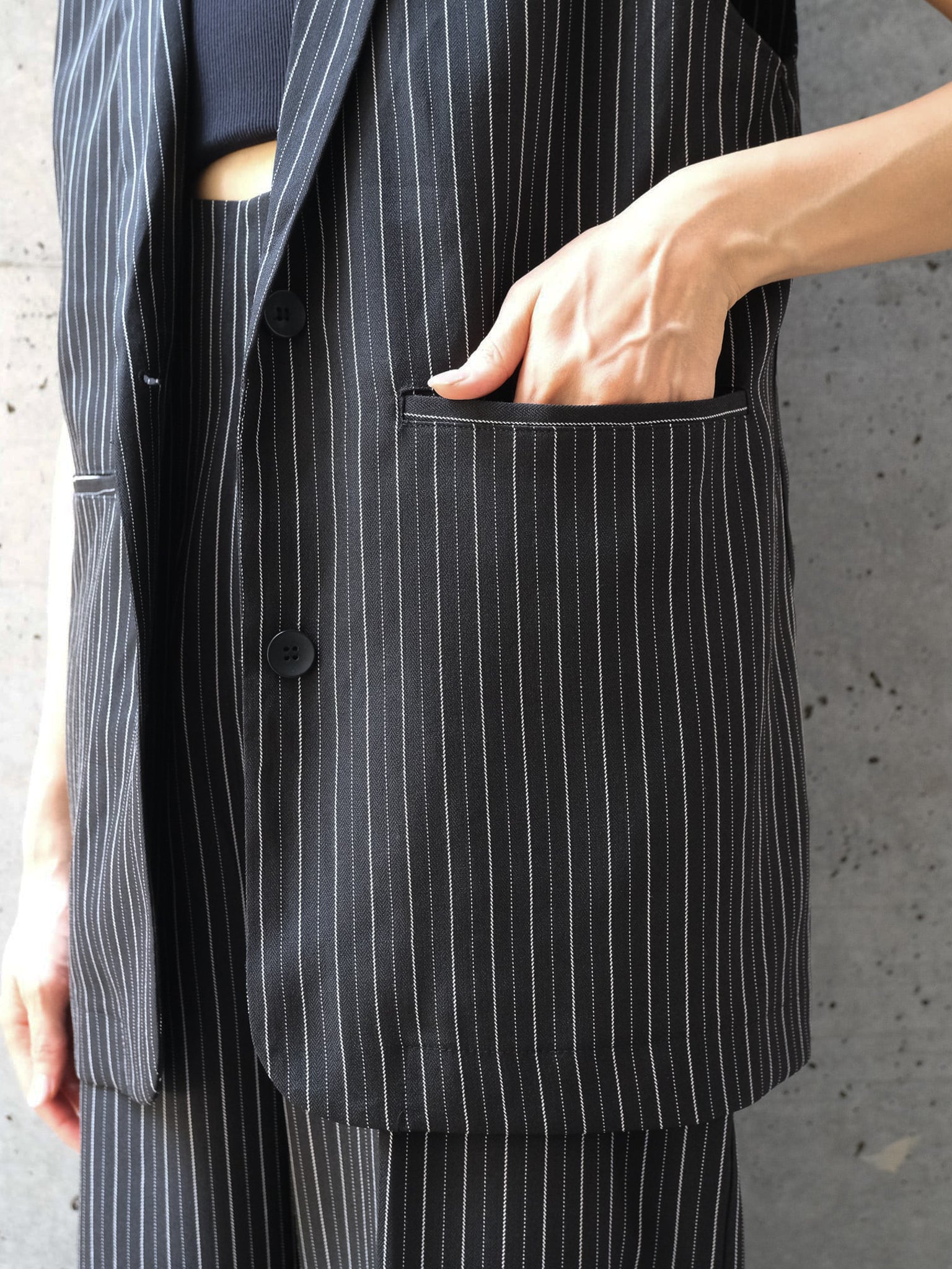 【SETUP可】HERRINGBONE STRIPED SLEEVELESS JACKET（ﾍﾘﾝﾎﾞｰﾝｽﾄﾗｲﾌﾟｽﾘｰﾌﾞﾚｽｼﾞｬｹｯﾄ）