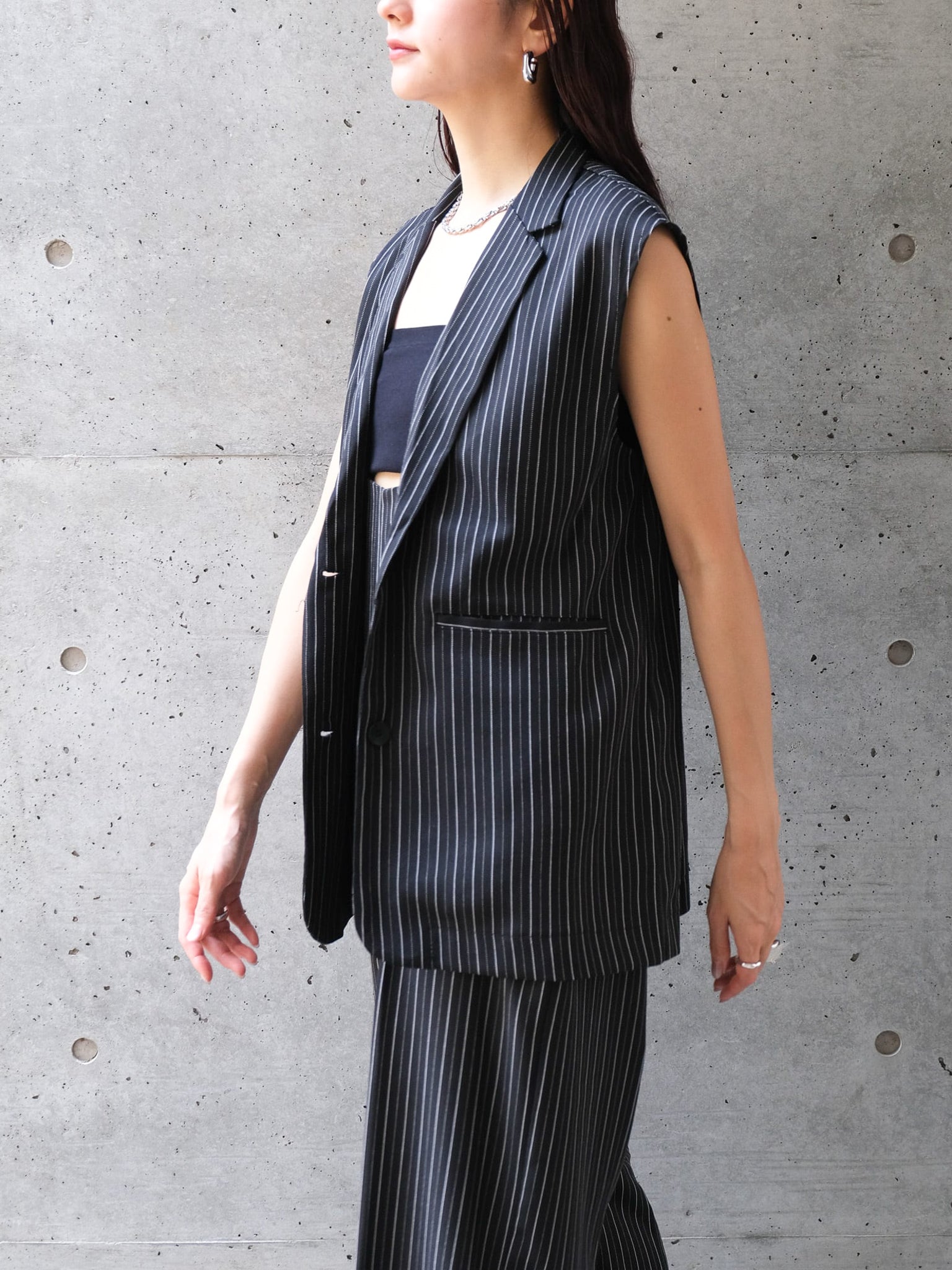 【SETUP可】HERRINGBONE STRIPED SLEEVELESS JACKET（ﾍﾘﾝﾎﾞｰﾝｽﾄﾗｲﾌﾟｽﾘｰﾌﾞﾚｽｼﾞｬｹｯﾄ）