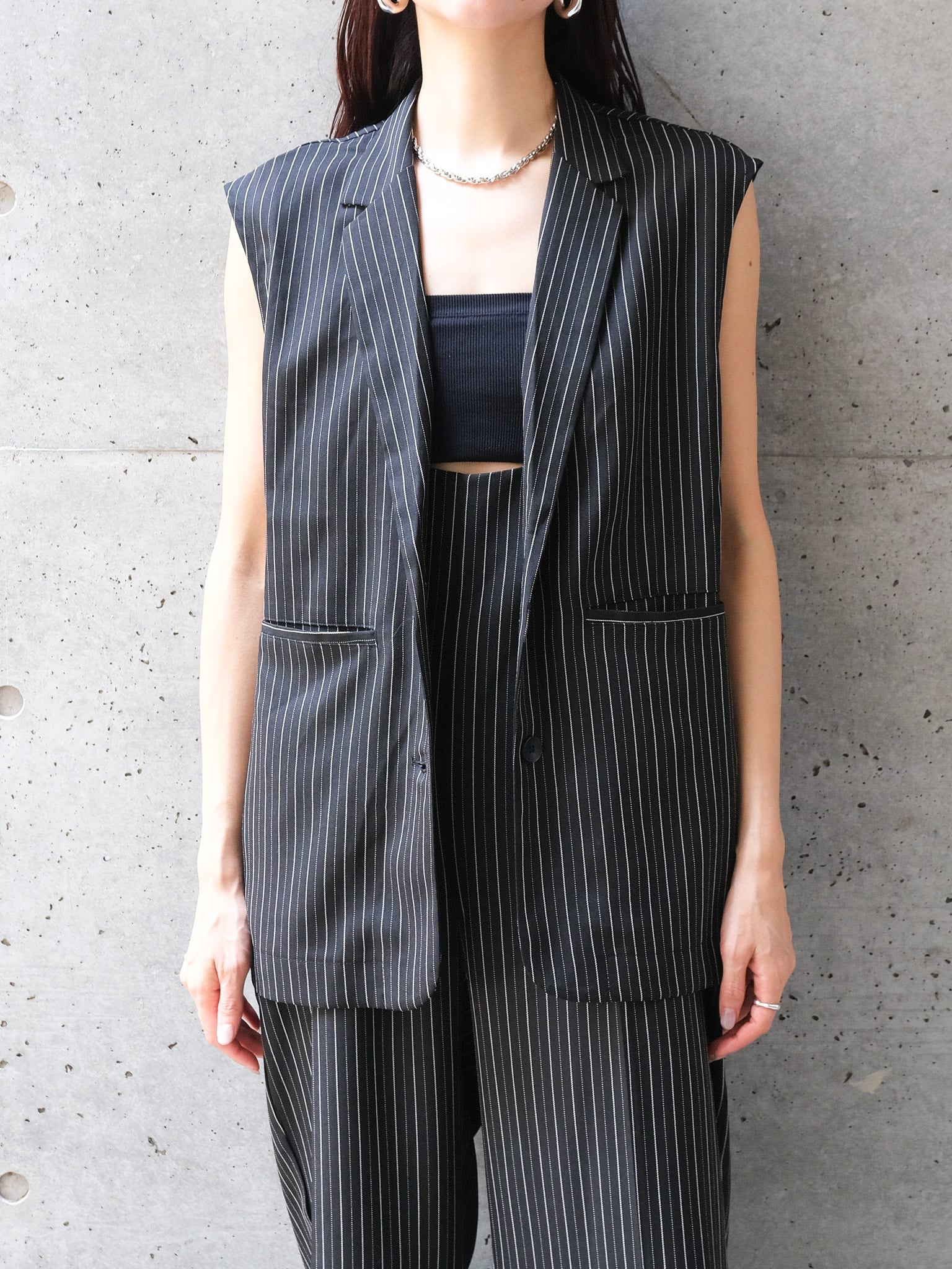 【SETUP可】HERRINGBONE STRIPED SLEEVELESS JACKET（ﾍﾘﾝﾎﾞｰﾝｽﾄﾗｲﾌﾟｽﾘｰﾌﾞﾚｽｼﾞｬｹｯﾄ）