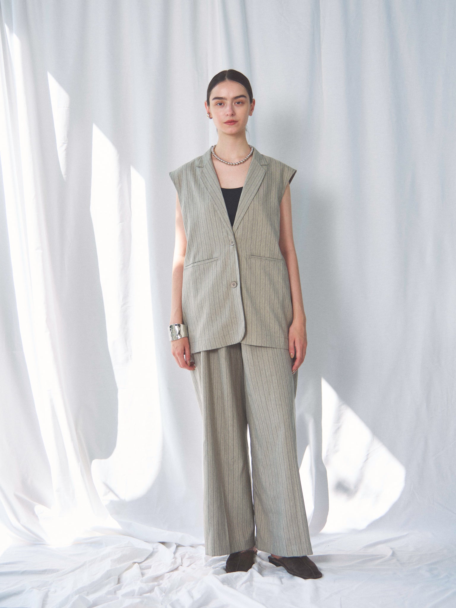 【SETUP可】HERRINGBONE STRIPED SLEEVELESS JACKET（ﾍﾘﾝﾎﾞｰﾝｽﾄﾗｲﾌﾟｽﾘｰﾌﾞﾚｽｼﾞｬｹｯﾄ）