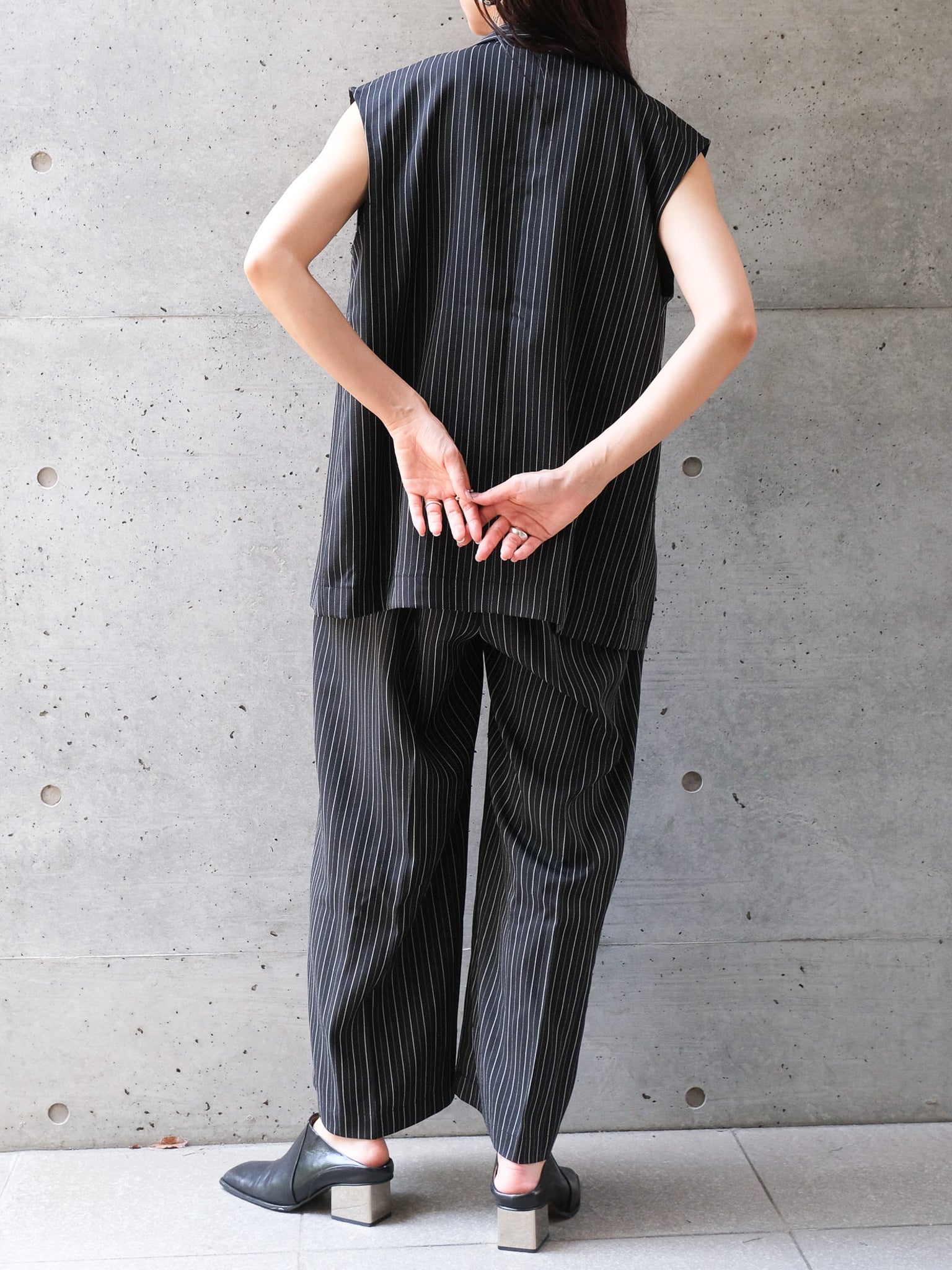 【SETUP可】HERRINGBONE STRIPED SLEEVELESS JACKET（ﾍﾘﾝﾎﾞｰﾝｽﾄﾗｲﾌﾟｽﾘｰﾌﾞﾚｽｼﾞｬｹｯﾄ）