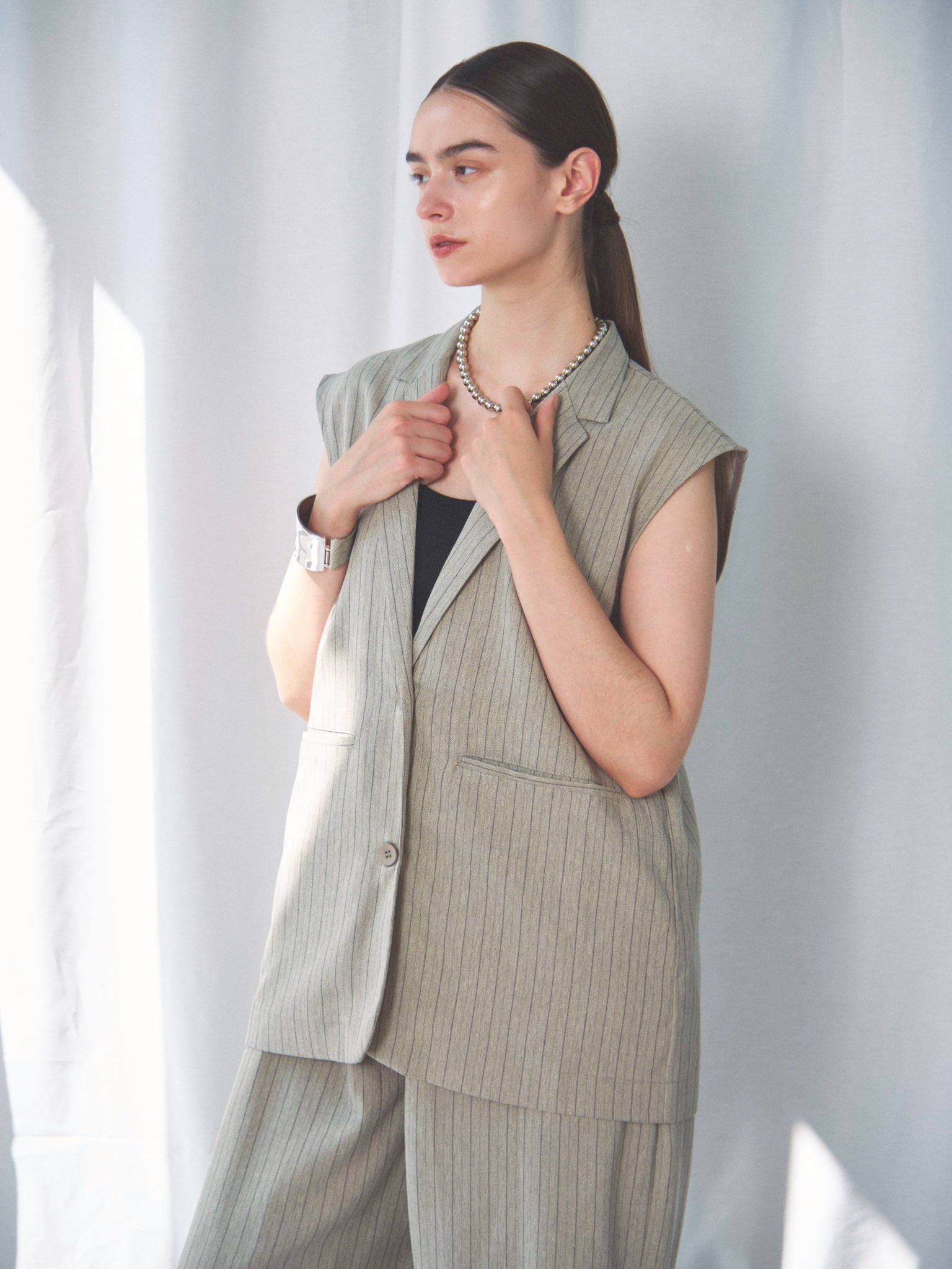 【SETUP可】HERRINGBONE STRIPED SLEEVELESS JACKET（ﾍﾘﾝﾎﾞｰﾝｽﾄﾗｲﾌﾟｽﾘｰﾌﾞﾚｽｼﾞｬｹｯﾄ）