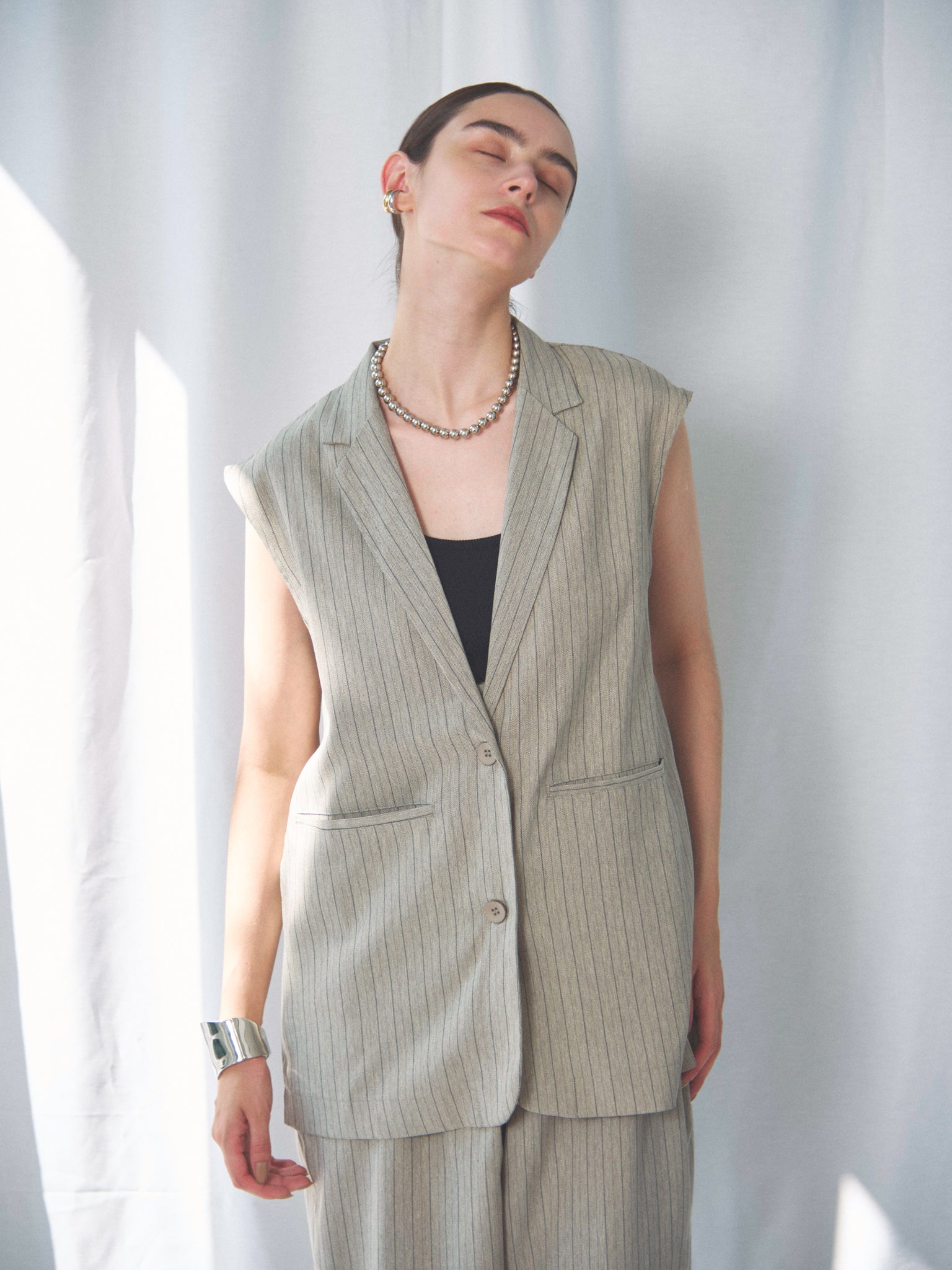 【SETUP可】HERRINGBONE STRIPED SLEEVELESS JACKET（ﾍﾘﾝﾎﾞｰﾝｽﾄﾗｲﾌﾟｽﾘｰﾌﾞﾚｽｼﾞｬｹｯﾄ）