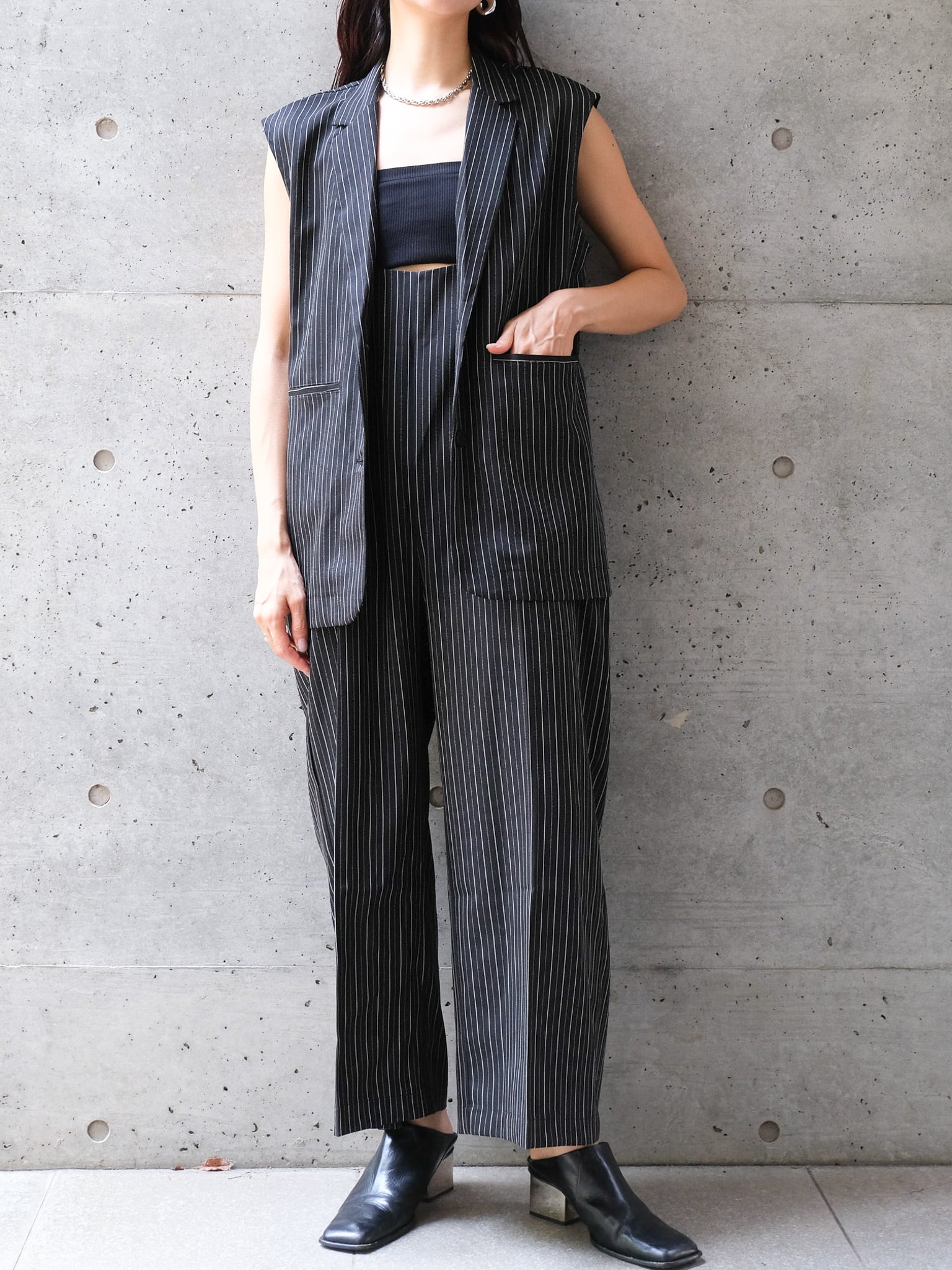 【SETUP可】HERRINGBONE STRIPED SLEEVELESS JACKET（ﾍﾘﾝﾎﾞｰﾝｽﾄﾗｲﾌﾟｽﾘｰﾌﾞﾚｽｼﾞｬｹｯﾄ）